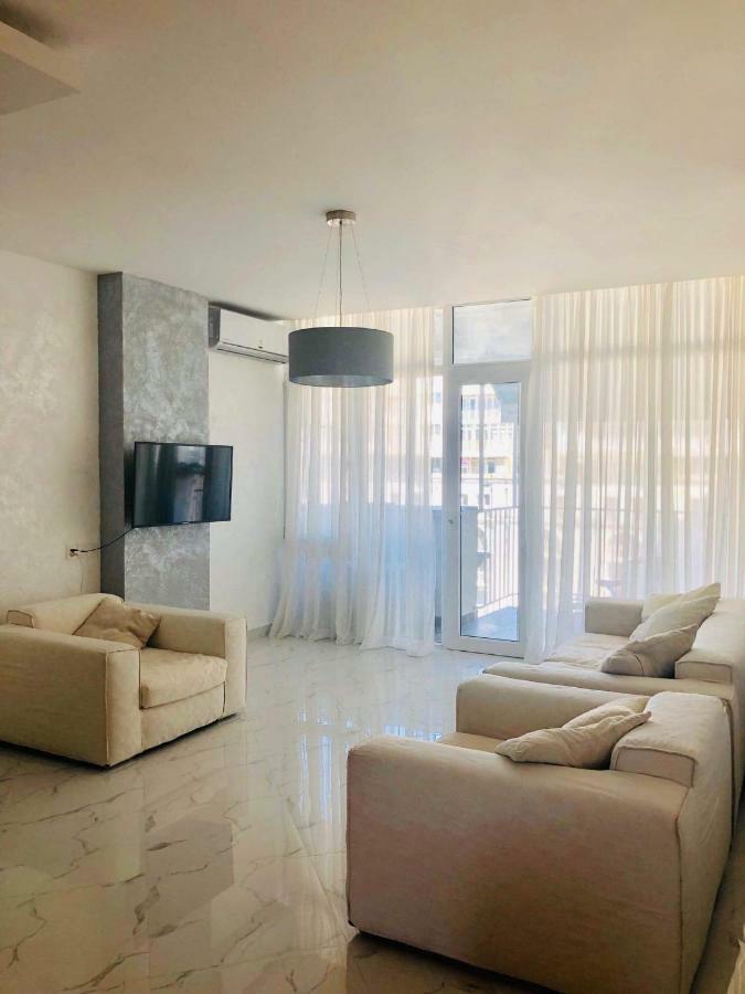 Tg Apartment Sea View Batumi Esterno foto