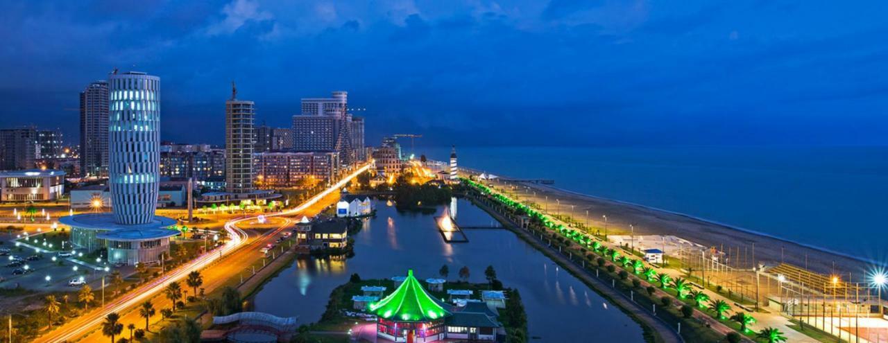 Tg Apartment Sea View Batumi Esterno foto